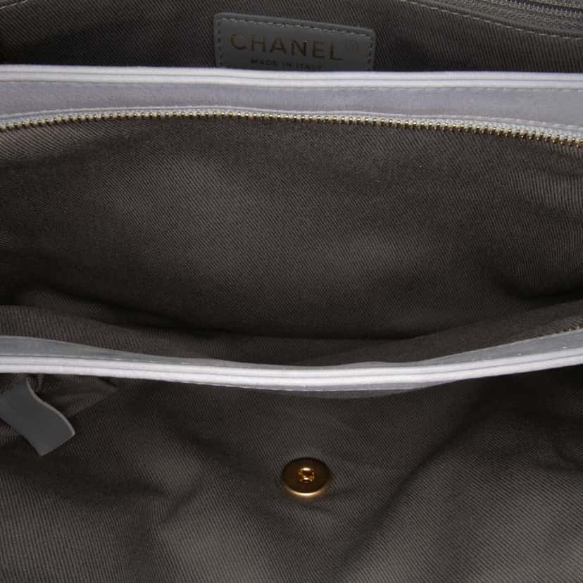 Chanel Jumbo Quilted Calfskin Triple Stitched Flap Grey Leather Good condition - Model View