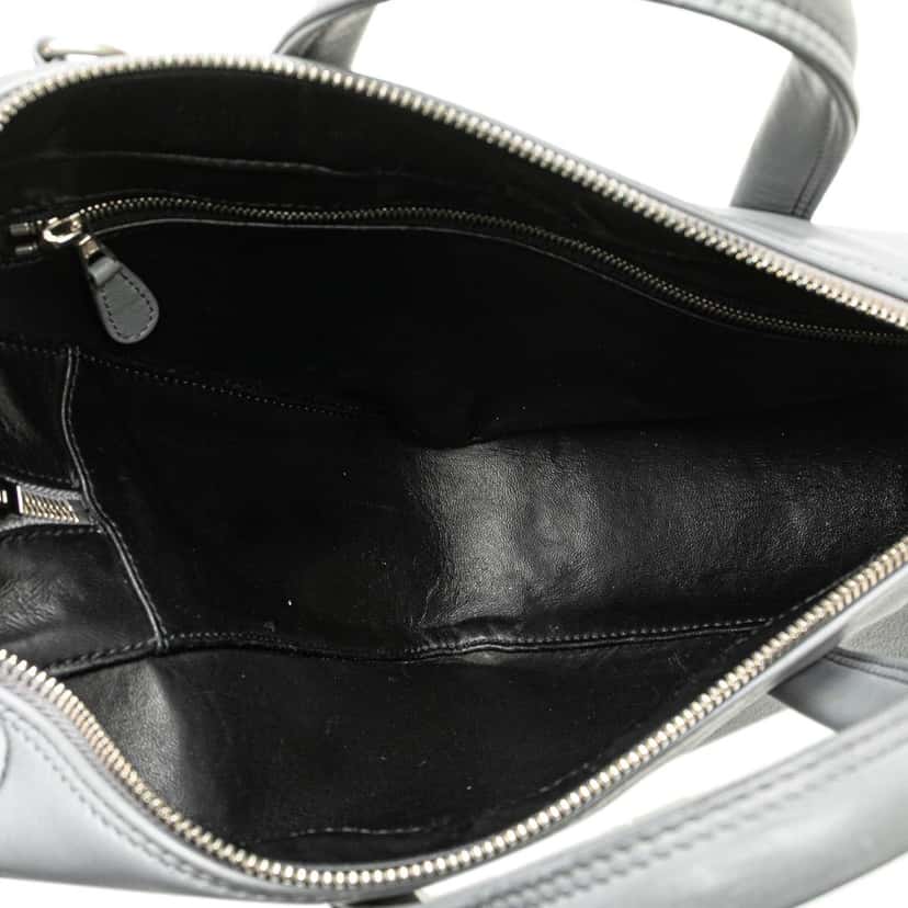 Balenciaga Medium Leather Triangle Duffle Bag Grey Leather Good condition - Model View