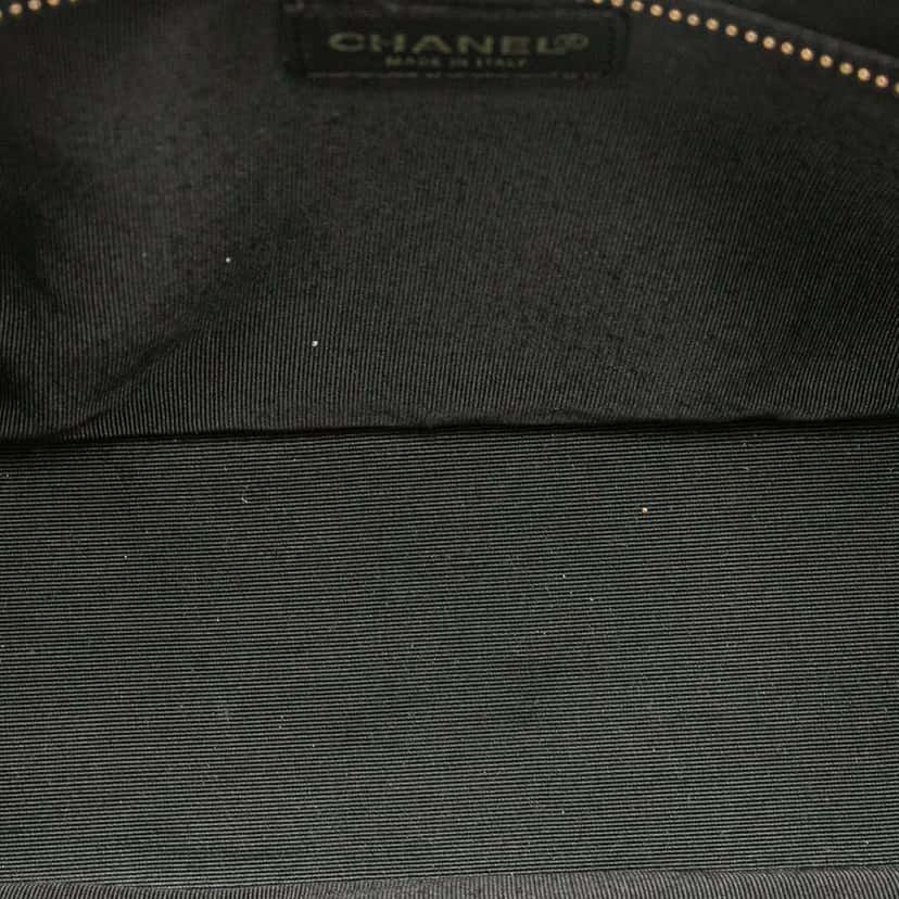 Chanel CC Chocolate Bar Lambskin Tote Black Leather Very good condition - Model View