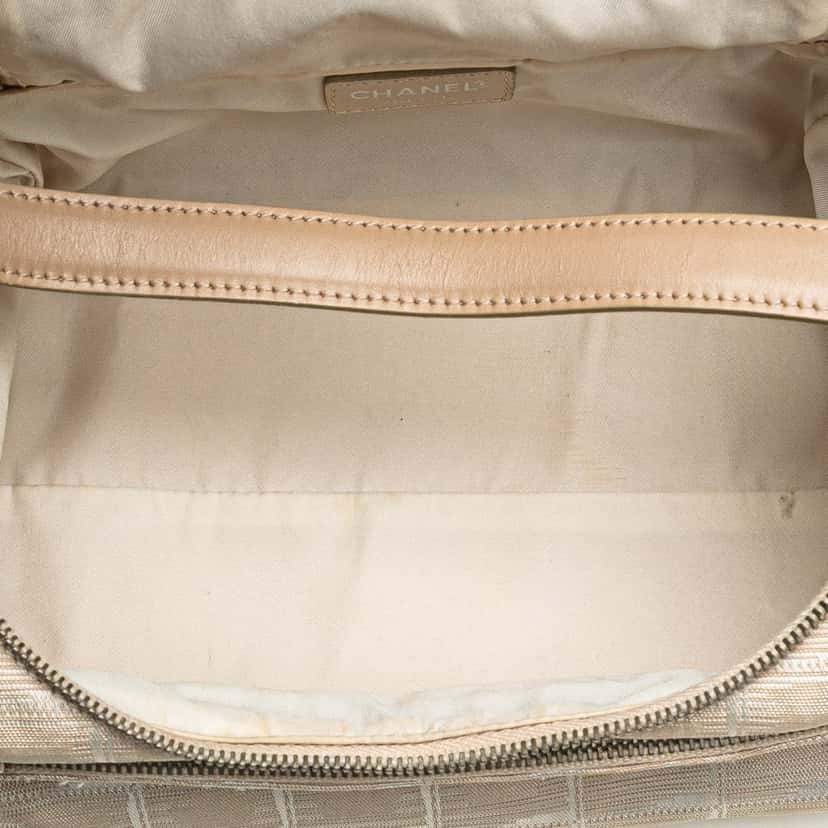 Chanel New Travel Line Nylon Vanity Bag Brown Good condition - Model View