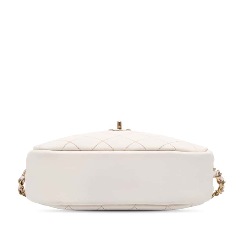 Chanel Medium Quilted Goatskin Casual Trip Camera Bag White Leather Very good condition - Inside View