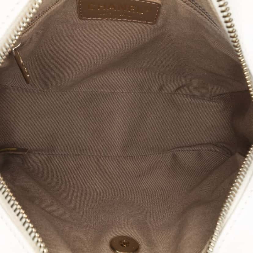 Chanel Medium Quilted Goatskin Casual Trip Camera Bag White Leather Very good condition - Model View