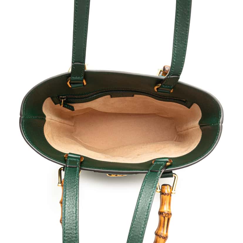 Gucci Small Calfskin Bamboo Diana Convertible Bucket Bag Green Leather Good condition - Model View