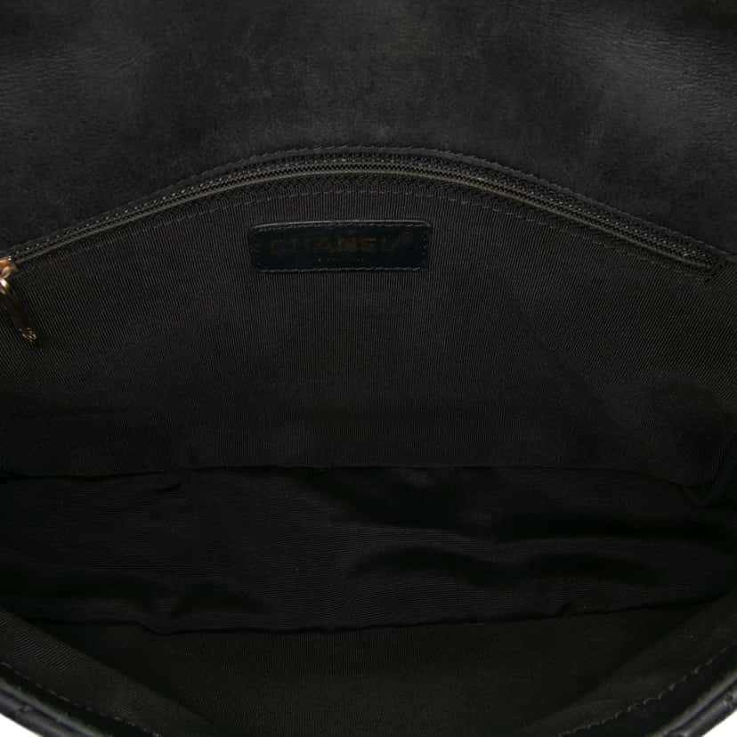 Chanel Medium Quilted Aged Calfskin Chain Me Flap Black Leather Fair condition - Model View