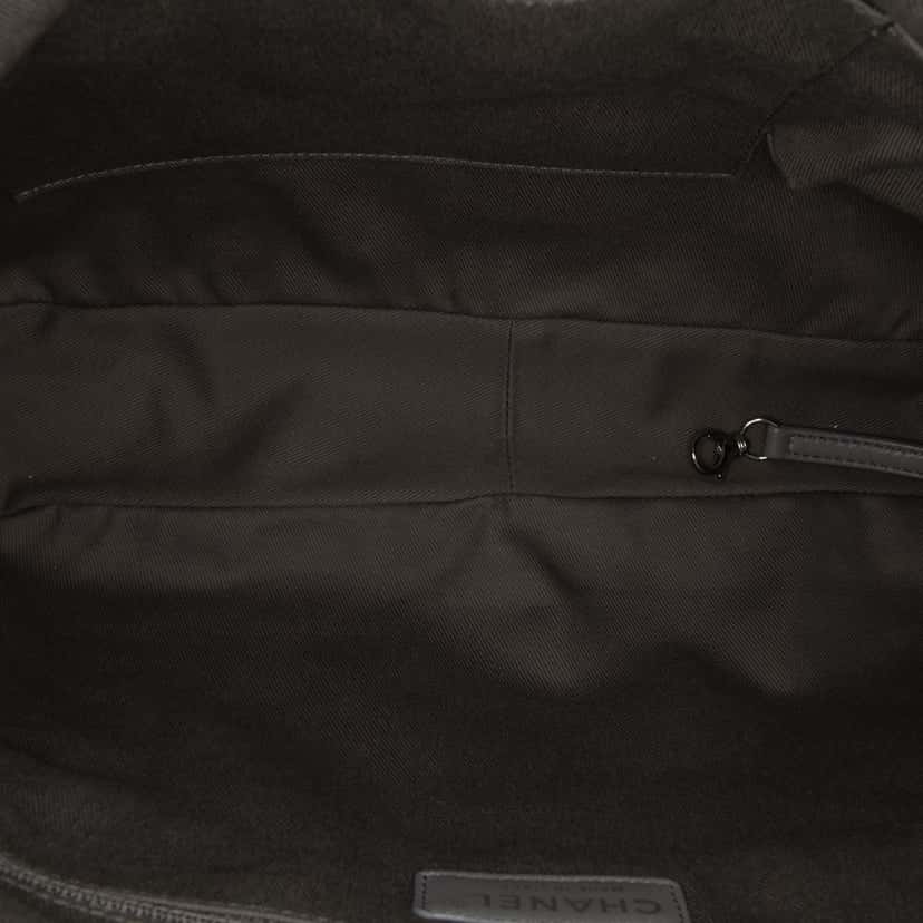 Chanel Quilted Iridescent Calfskin Relax CC Satchel Brown Leather Good condition - Model View