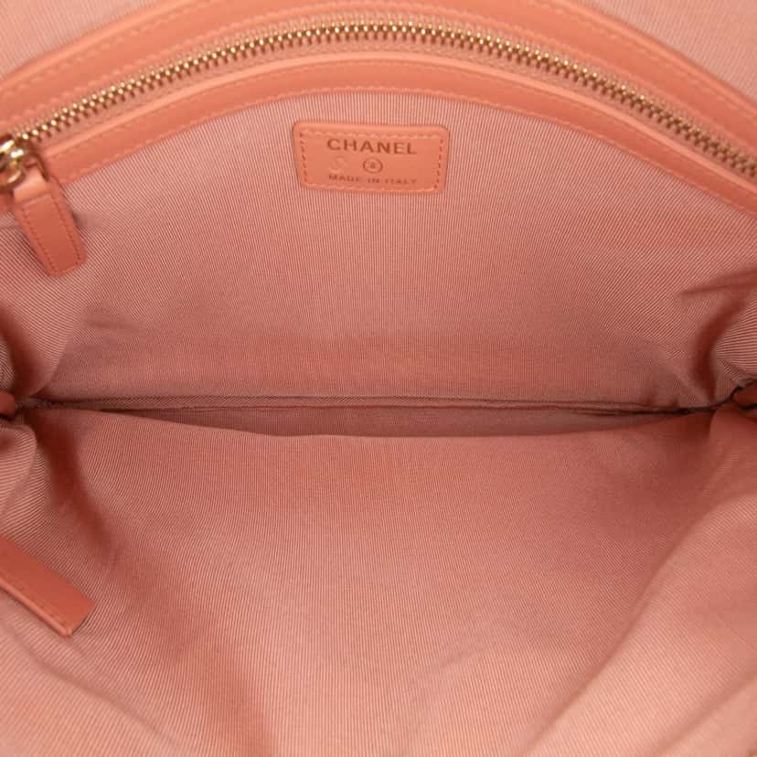 Chanel Medium Tweed Deauville O Case Pink Tweed Good condition - Model View