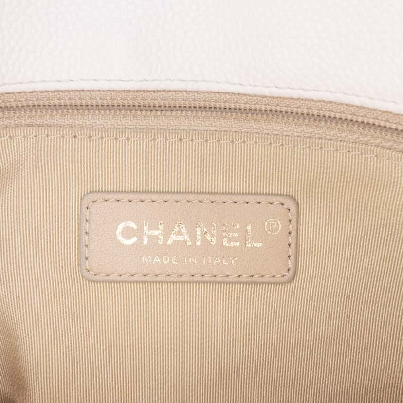 Chanel Small Stitched Caviar City Walk Flap White Leather Good condition - Box View