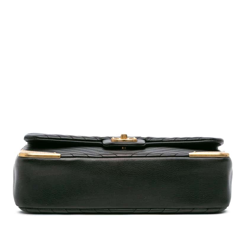 Chanel Calfskin Chevron Rock The Corner Flap Black Leather Good condition - Inside View