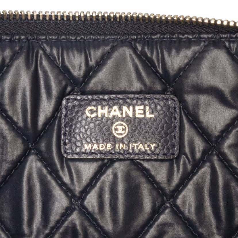 Chanel Medium Quilted Caviar O Case Clutch Blue Leather Good condition - Box View
