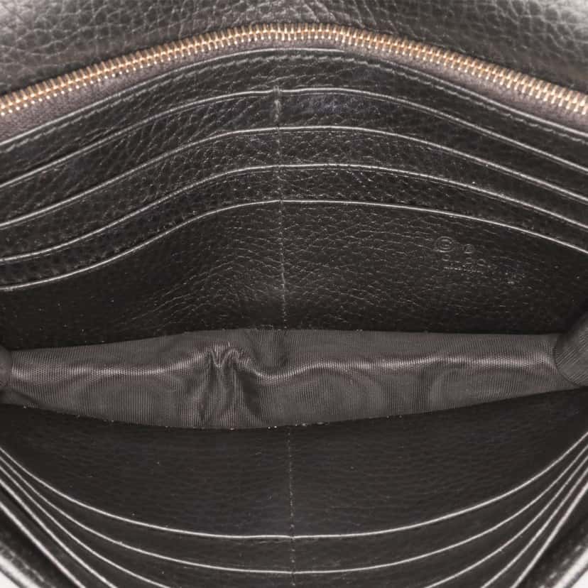Gucci Leather Interlocking G Dollar Wallet on Chain Black Leather Good condition - Model View