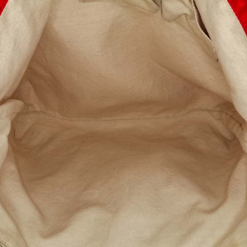 Gucci GG Canvas Tote Red Canvas Good condition - Model View
