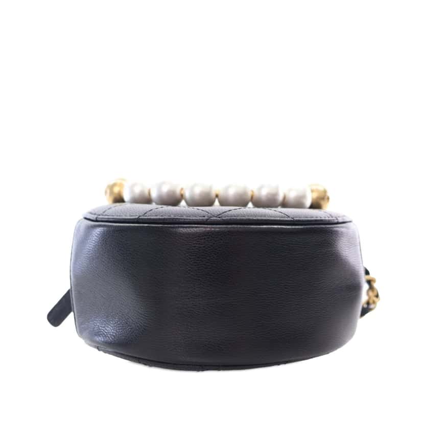 Chanel Lambskin Pearl Round Clutch On Chain Black Leather Good condition - Model View