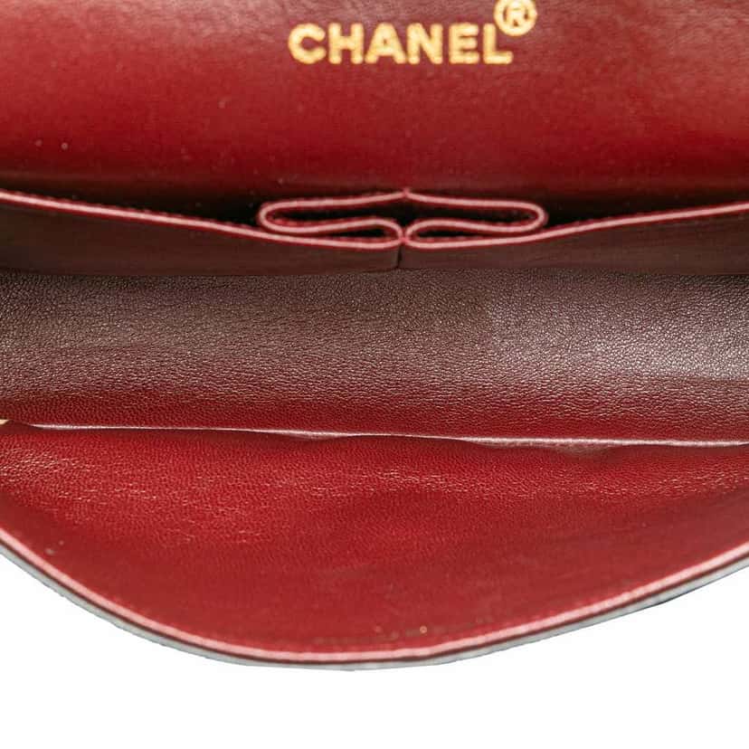 Chanel Medium Classic Lambskin Double Flap Black Leather Good condition - Model View