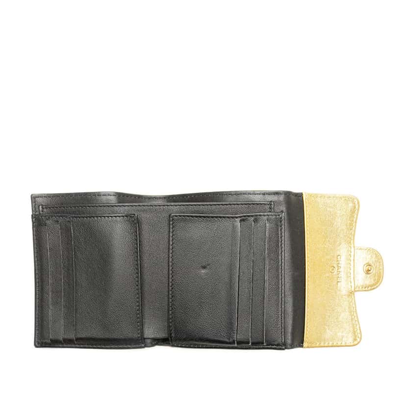 Chanel CC Metallic Calfskin Crocodile Embossed Compact Flap Wallet Gold Leather Good condition - Model View