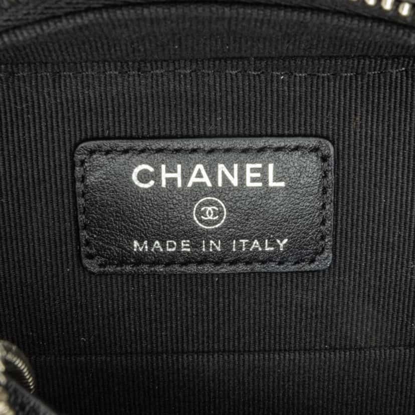 Chanel CC Quilted Patent Diamond Resin Clutch With Chain Black Leather Good condition - Box View
