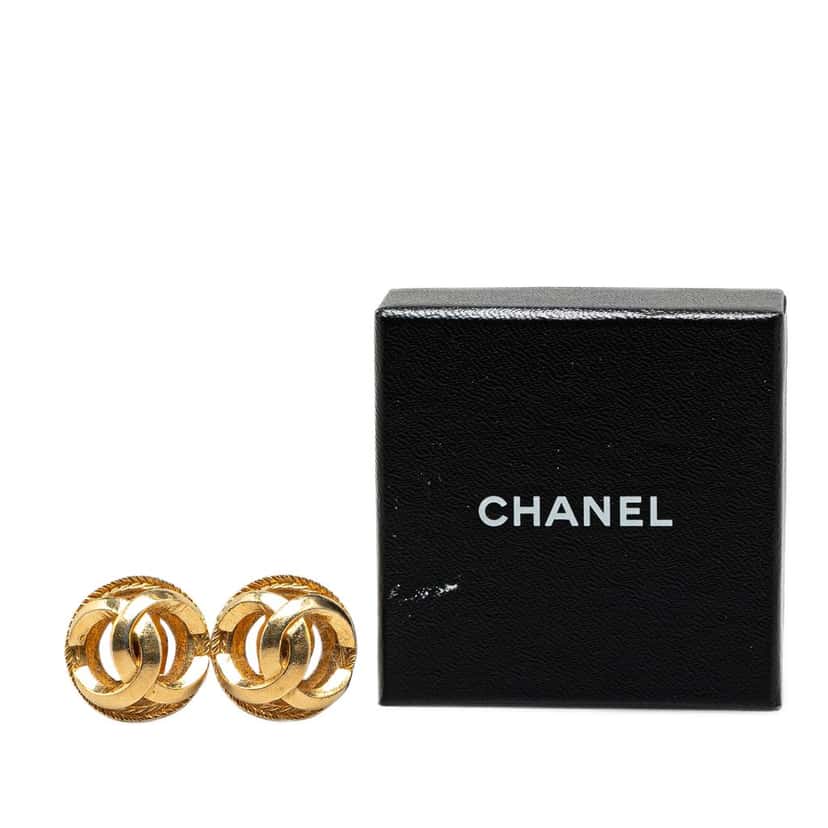 Chanel Gold Plated CC Clip On Earrings Gold Metal Good condition - Model View
