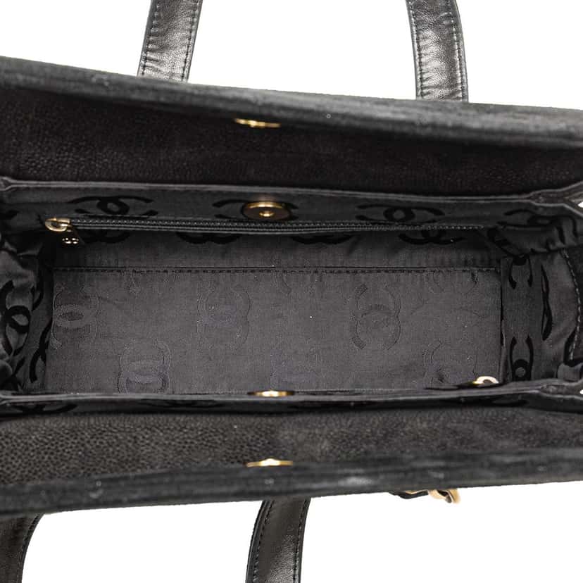 Chanel CC Suede Caviar Stitched Tote Black Leather Good condition - Model View