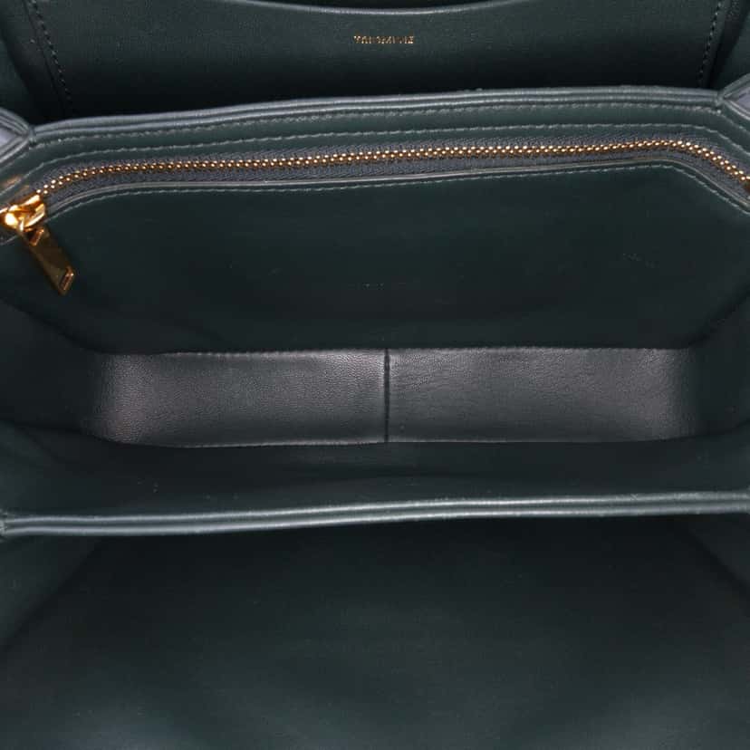 Celine Classique Shiny Calfskin Triomphe Crossbody Green Leather Good condition - Model View