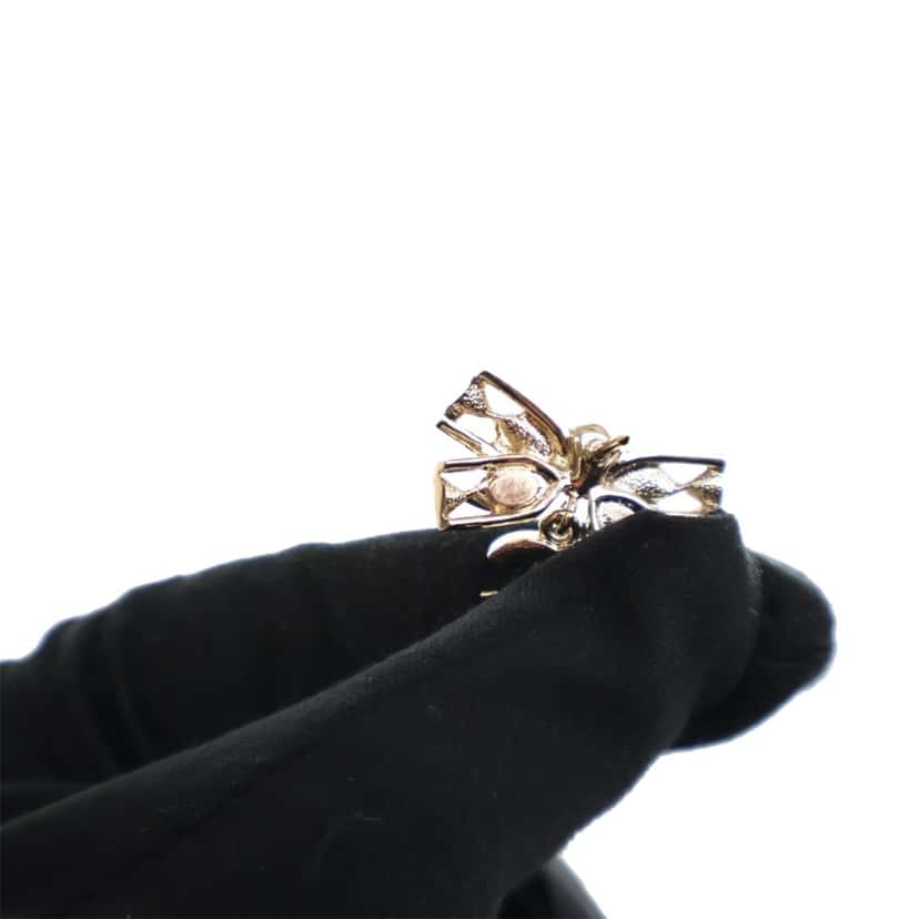 Chanel Gold Plated Crystal CC Bow Brooch Gold Metal Good condition - Model View