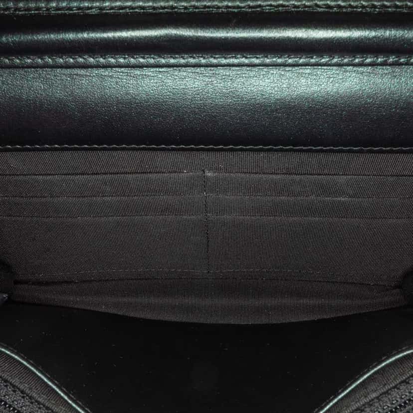 Chanel CC Chevron Quilted Crumpled Calfskin Wallet On Chain Black Leather Good condition - Model View