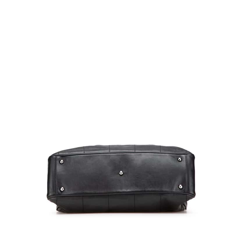 Chanel CC Square Quilted Lambskin Handbag Black Leather Good condition - Inside View