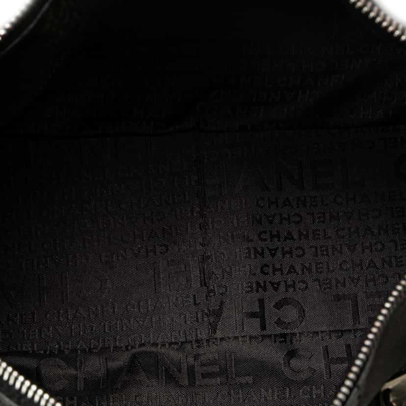 Chanel CC Square Quilted Lambskin Handbag Black Leather Good condition - Model View