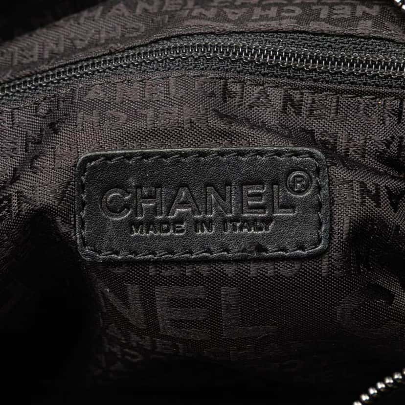 Chanel CC Square Quilted Lambskin Handbag Black Leather Good condition - Box View