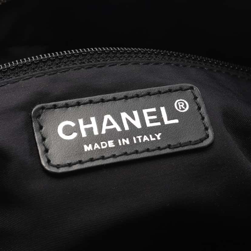 Chanel New Travel Line Nylon Handbag Brown Good condition - Model View