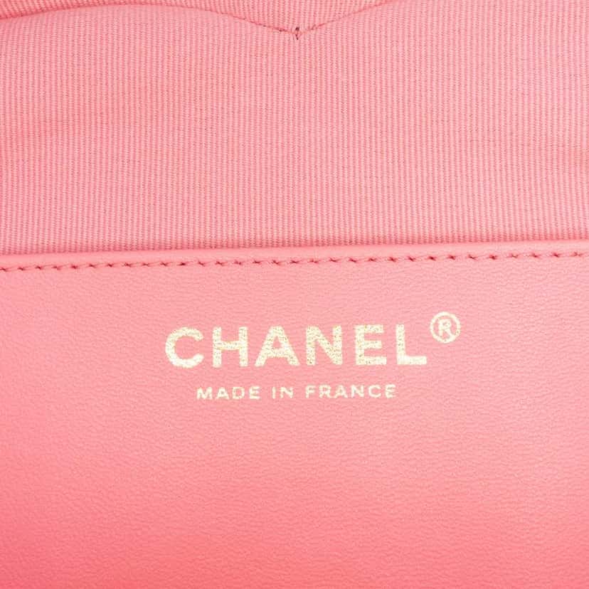 Chanel Lambskin CC in Love Heart Crossbody Pink Leather Good condition - Box View