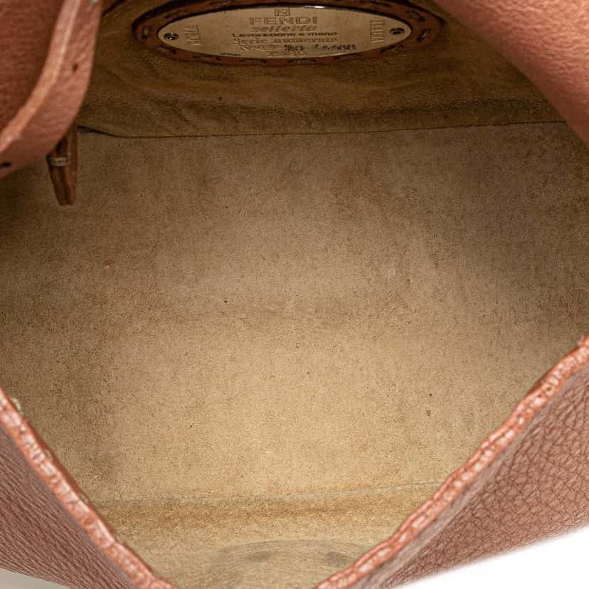Fendi Leather Selleria Baguette Pink Leather Good condition - Model View