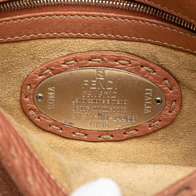 Fendi Leather Selleria Baguette Pink Leather Good condition - Box View
