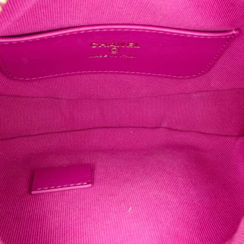 Chanel Quilted Caviar Polly Pocket Hobo Purple Leather Good condition - Model View