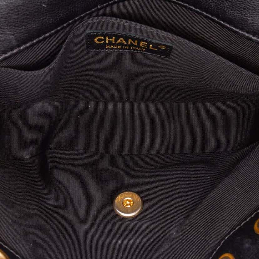 Chanel CC Chevron Calfskin Round Flap Satchel Black Leather Good condition - Model View