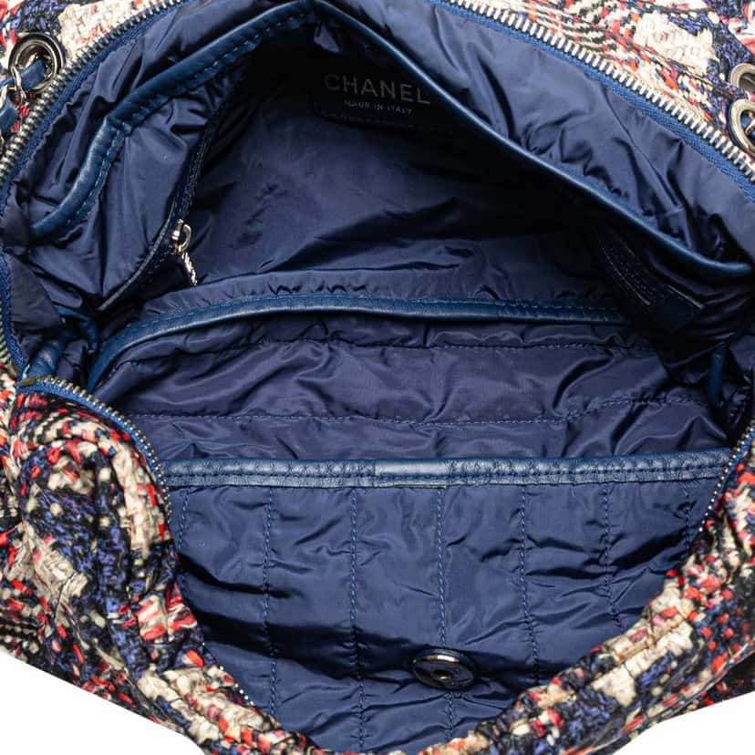 Chanel CC Nylon Tweed Print Single Flap Blue Good condition - Model View