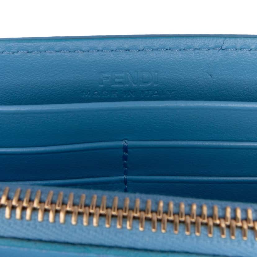Fendi Sarah Coleman Micro FF Embossed Calfskin Fish Eye Vertigo Wallet On Chain White Leather Good condition - Box View