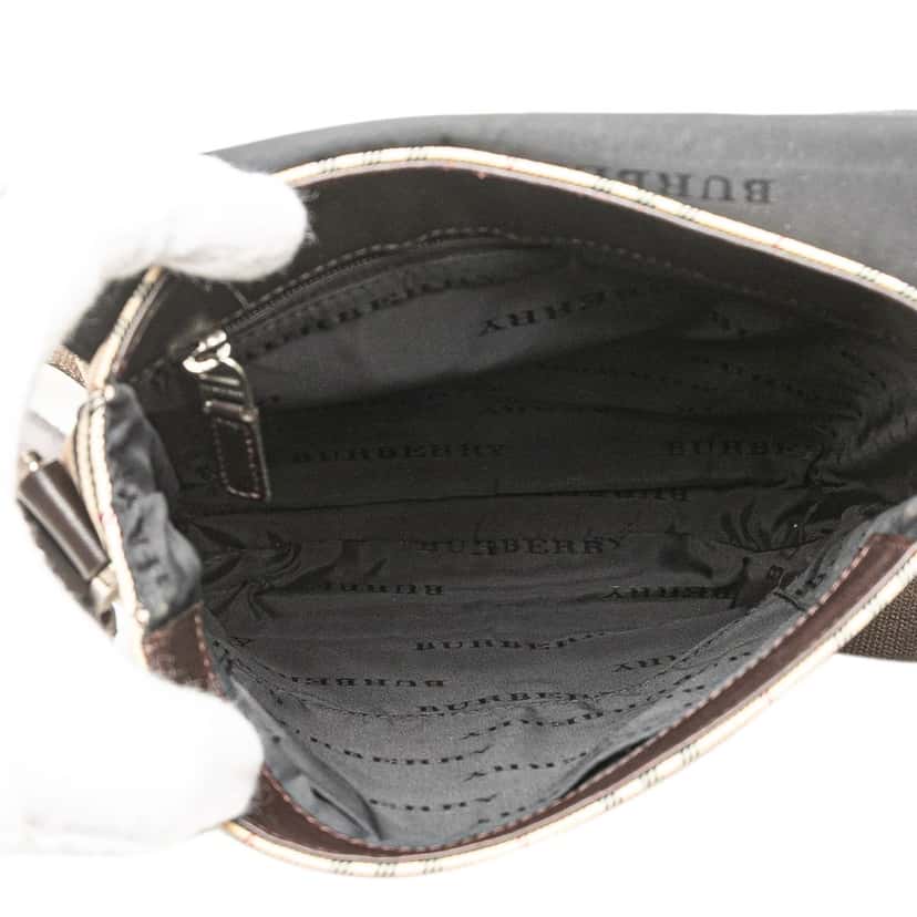 Burberry House Check Canvas Flap Crossbody Brown Canvas Good condition - Model View
