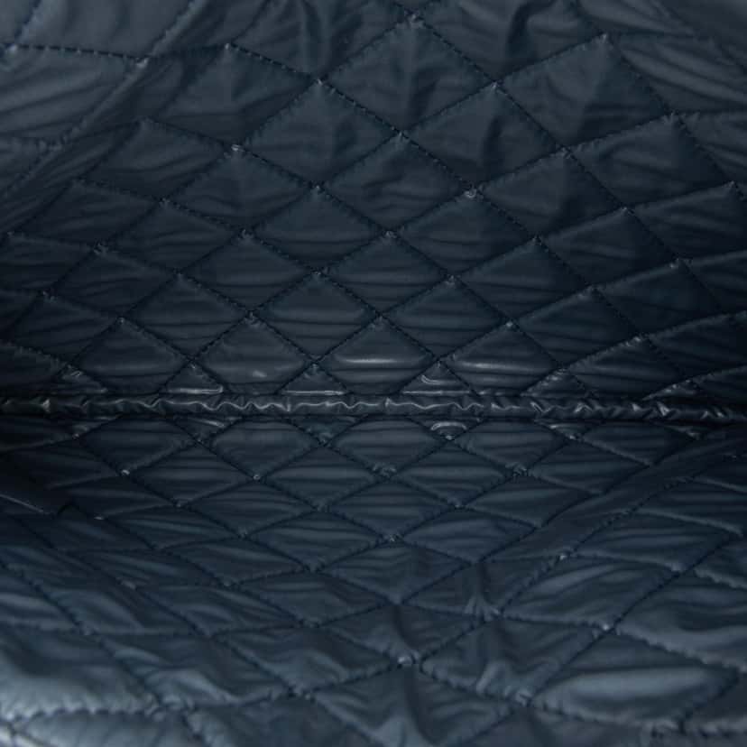 Chanel Medium Denim Sequin Deauville O Case Clutch Blue Denim Good condition - Model View