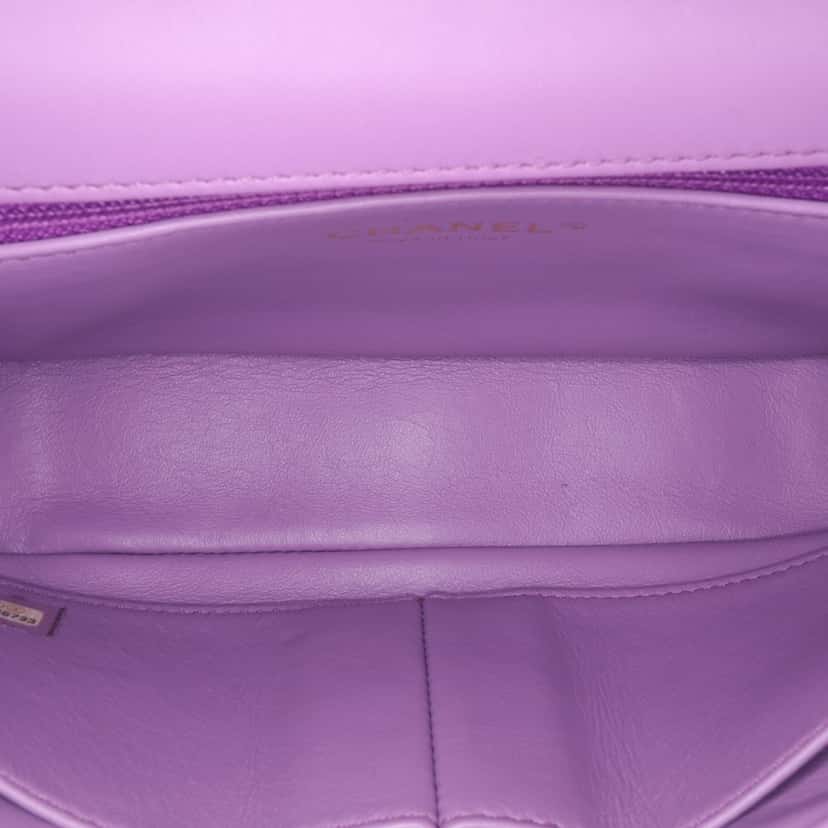 Chanel Medium Tweed CC Filigree Flap Purple Tweed Good condition - Model View