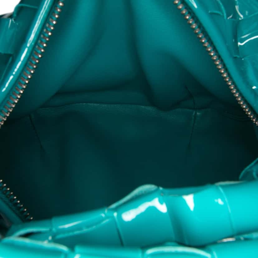 Bottega Veneta Mini Patent Intrecciato Jodie Blue Leather Good condition - Model View