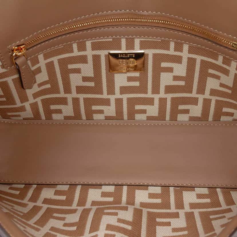 Fendi Pequin Canvas Baguette Satchel Brown Canvas Good condition - Model View
