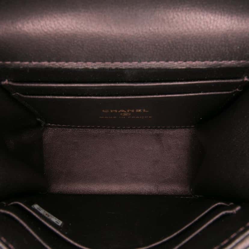 Chanel CC Quilted Iridescent Lambskin Top Handle Flap Clutch With Chain Red Leather Good condition - Model View
