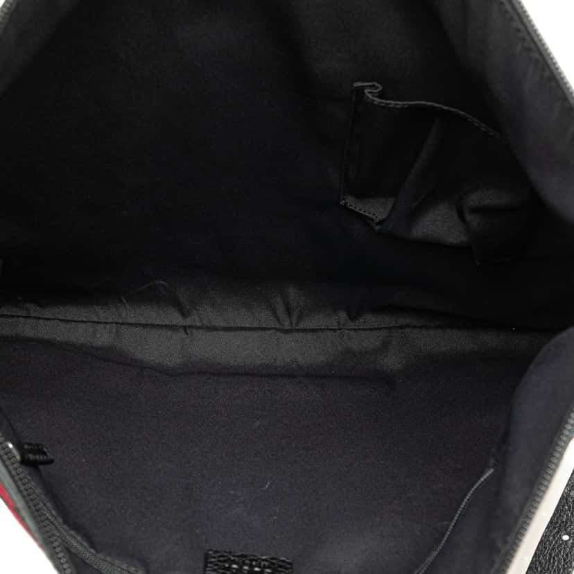 Gucci GG Canvas Crossbody Red Canvas Good condition - Model View