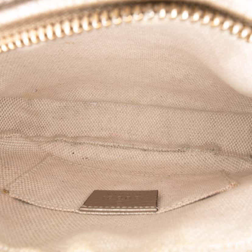 Gucci Mini Metallic Pebbled Calfskin Soho Chain Crossbody Silver Leather Good condition - Model View