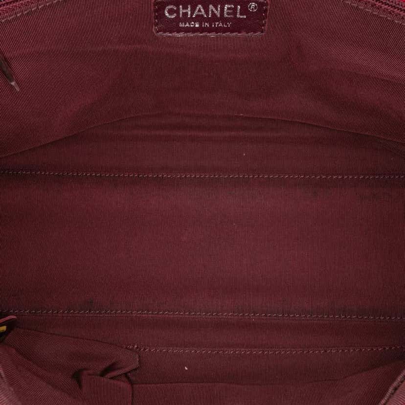 Chanel Medium Quilted Lambskin and Caviar Bi Coco Flap Red Leather Good condition - Model View