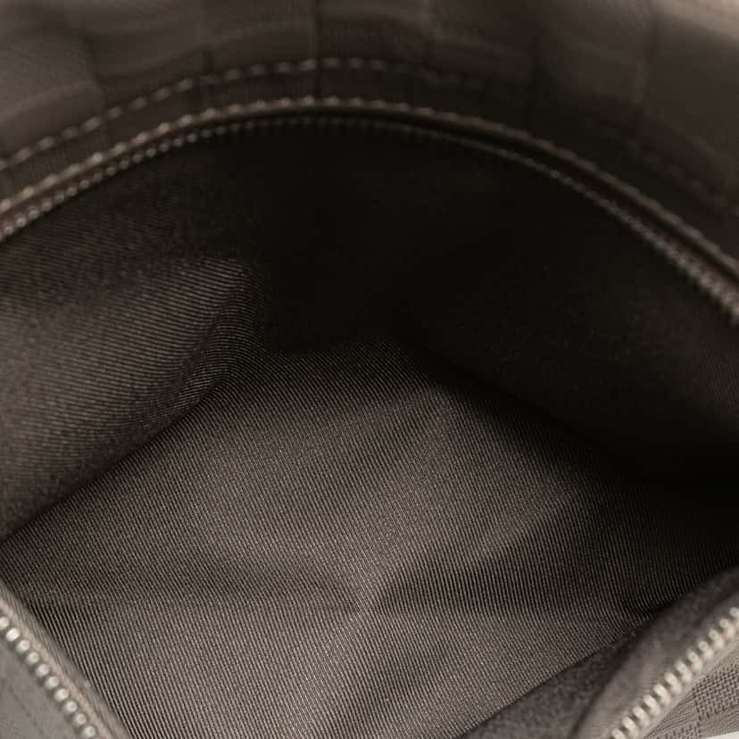 Louis Vuitton Damier Infini District PM Grey Leather Good condition - Model View