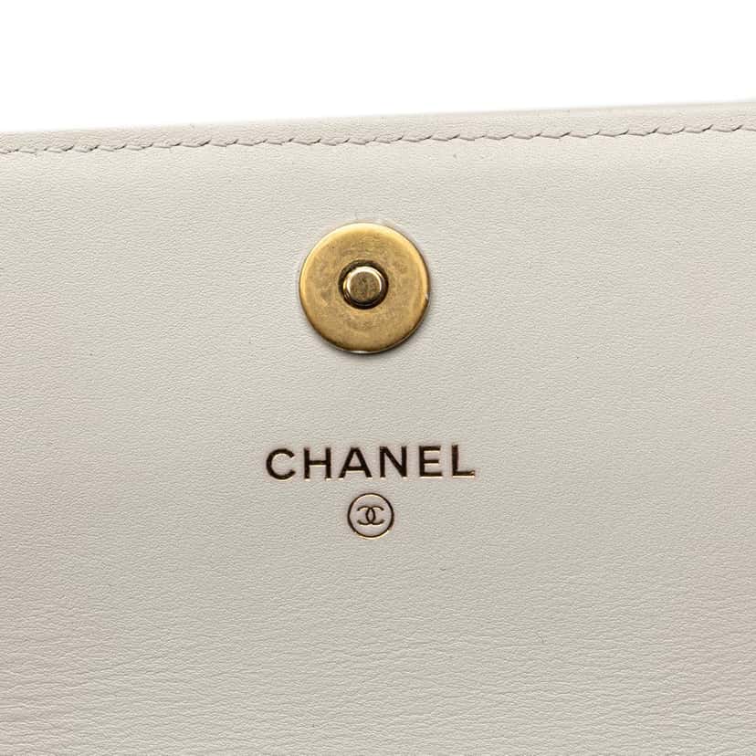 Chanel Calfskin Enchained Flap Wallet on Chain White Leather Good condition - Box View