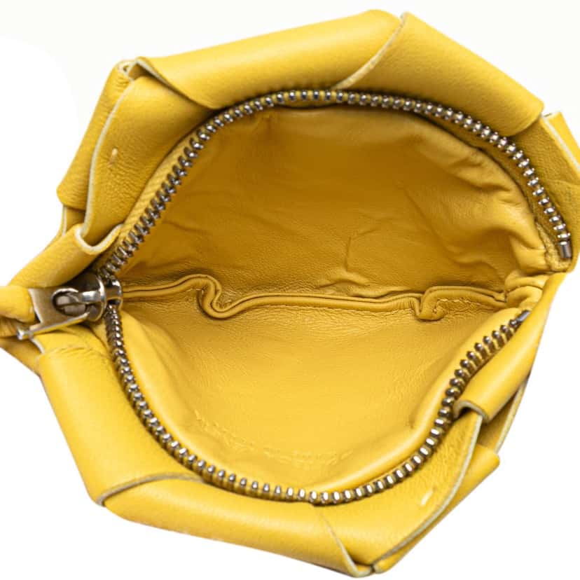 Bottega Veneta Nappa Maxi Intrecciato Coin Pouch Yellow Leather Good condition - Model View