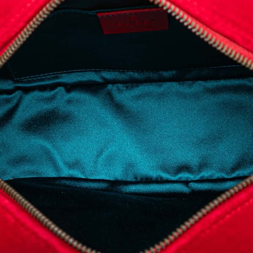 Gucci Small GG Marmont Matelasse Velvet Crossbody Red Velvet Good condition - Model View