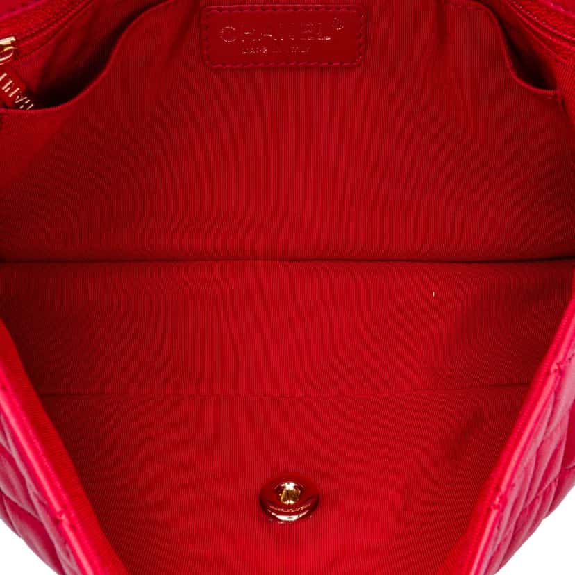 Chanel Medium Classic Lambskin Valentines Heart Charms Single Flap Pink Leather Good condition - Model View