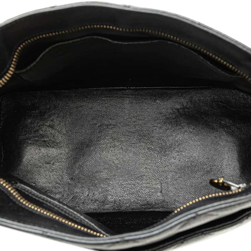 Chanel Caviar Medallion Tote Black Leather Good condition - Model View